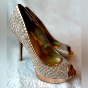 NWOT Guess open toed rose glittery stiletto heels

Never worn